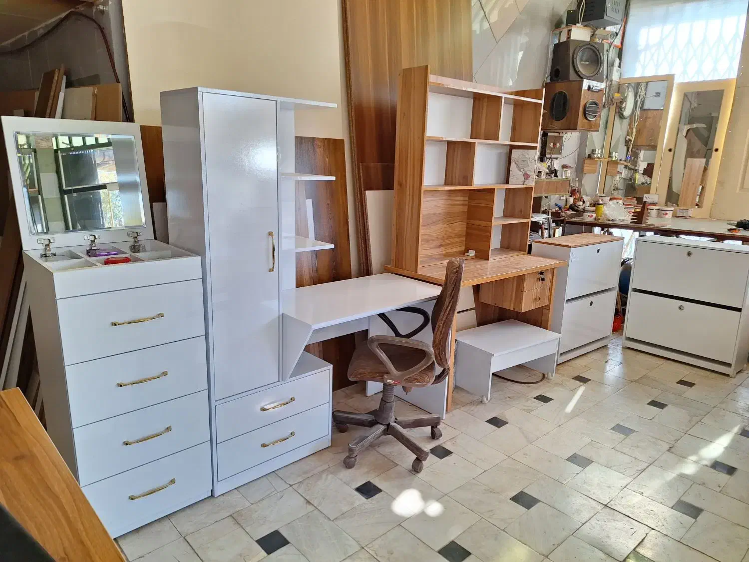 جذب نیروی خانم علاقه مند به کار MDF|استخدام صنعتی، فنی، مهندسی|قم, مهر آباد|دیوار