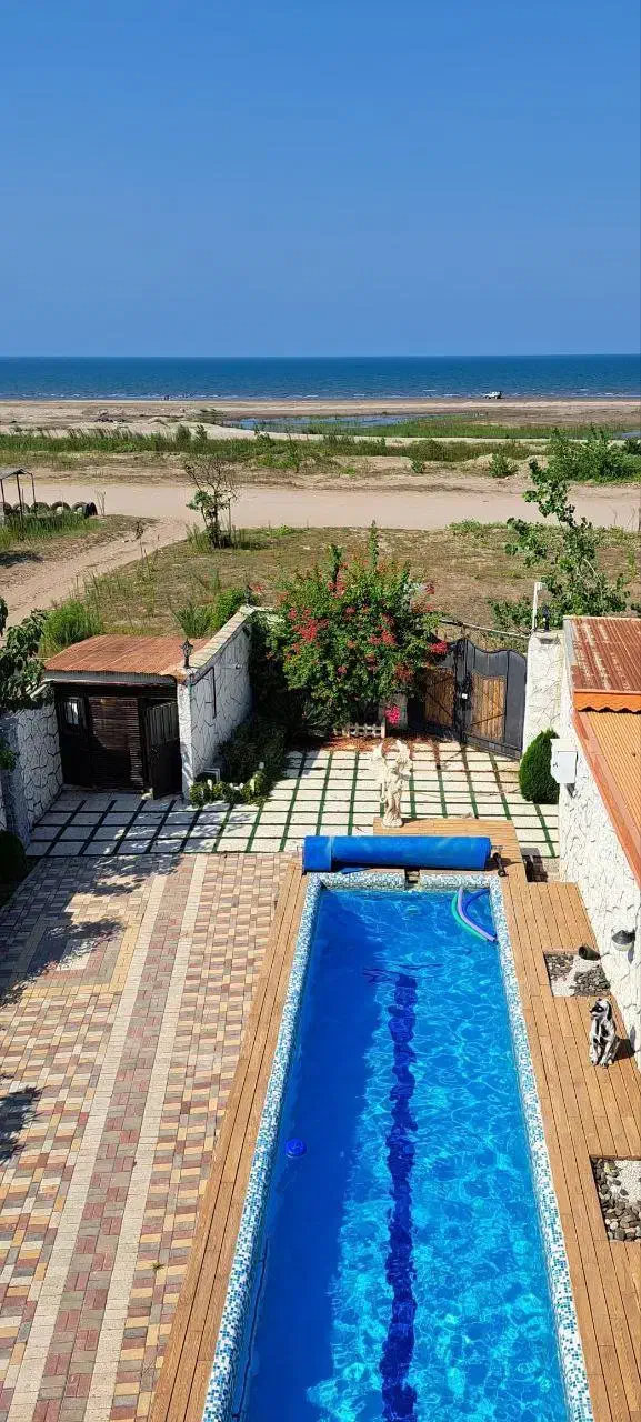 اجاره ویلا استخر دار آب گرم ۶۰۰ متری بر اصلی دریا|اجارهٔ کوتاهمدت ویلا و باغ|رشت, منظریه|دیوار