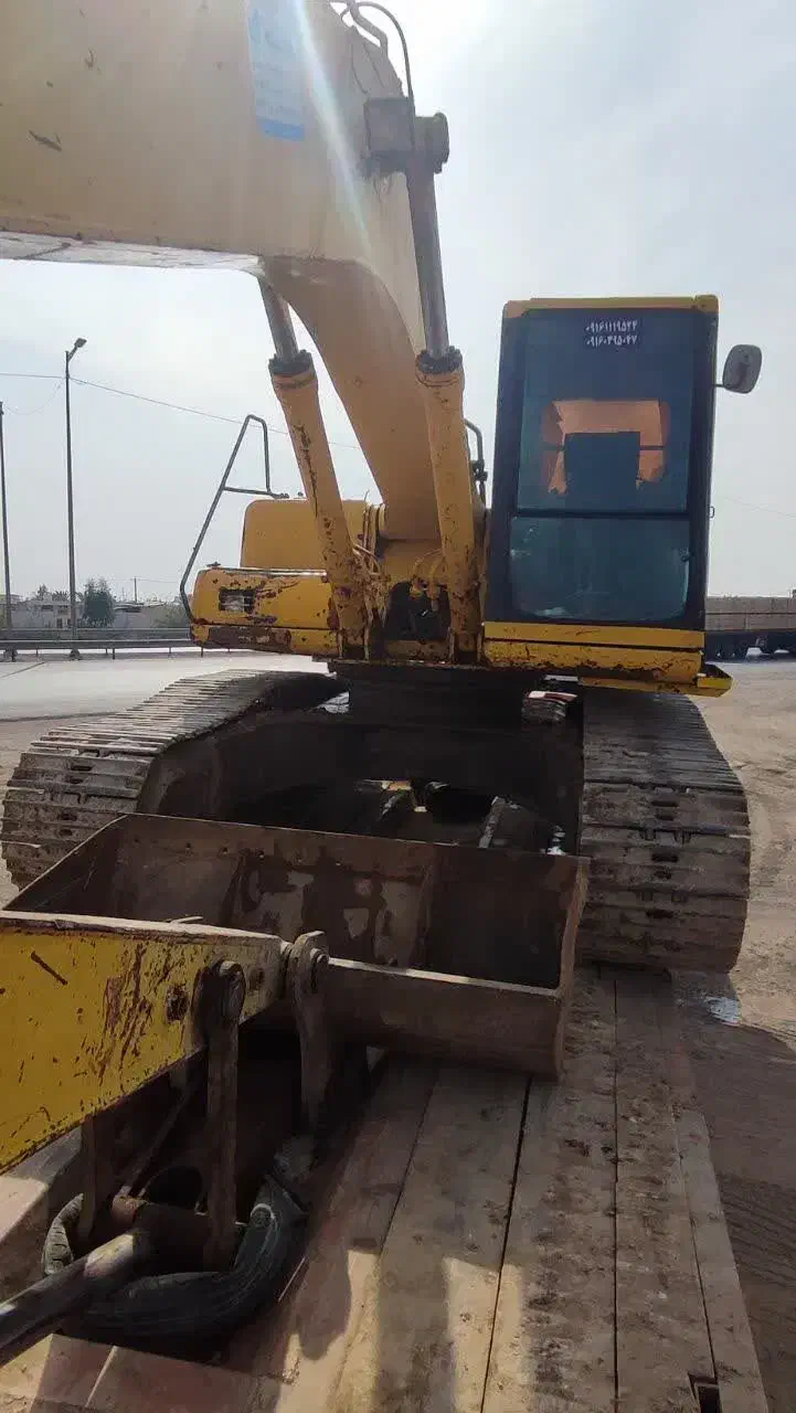 بیل کوماتسو۲۲۰ خط۶ همرا با پیکور|خودرو سنگین|اصفهان, شیخ اشراق|دیوار