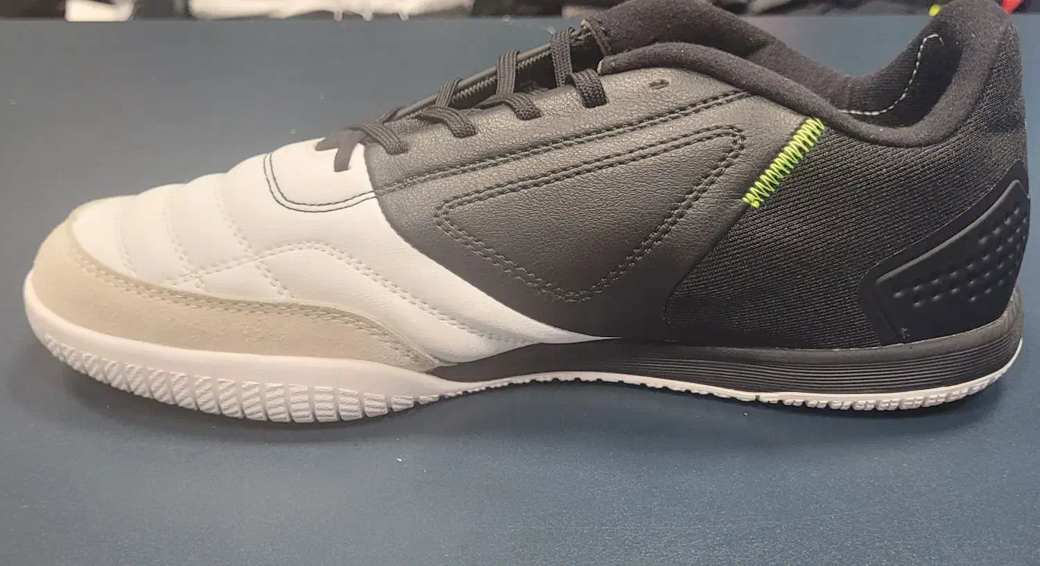 کتونی فوتسال ادیداس مشکی|کیف، کفش، کمربند|رشت, کاکتوس|دیوار