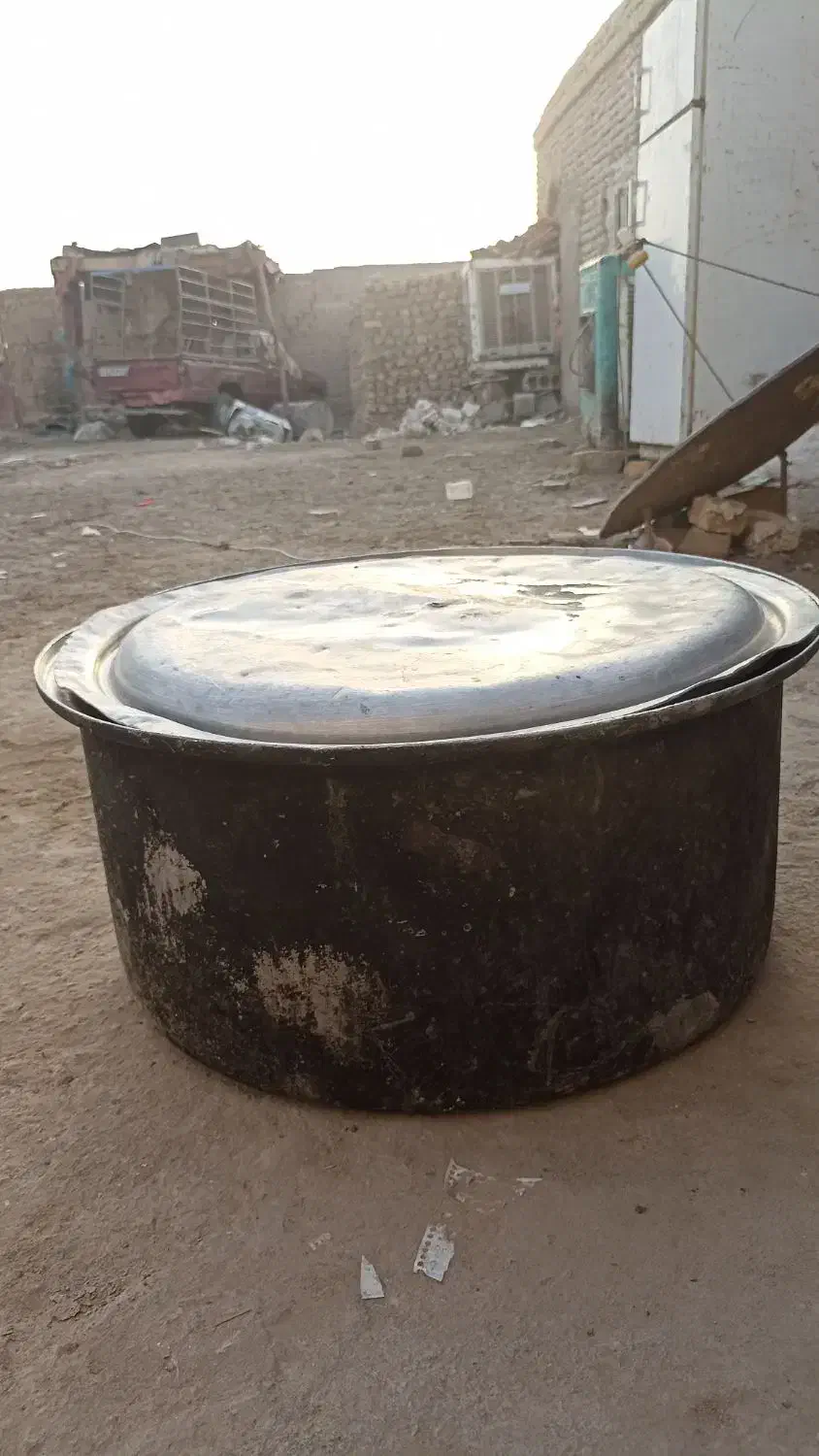 دیگ بزرگ|ظروف پخت‌وپز|زابل, |دیوار