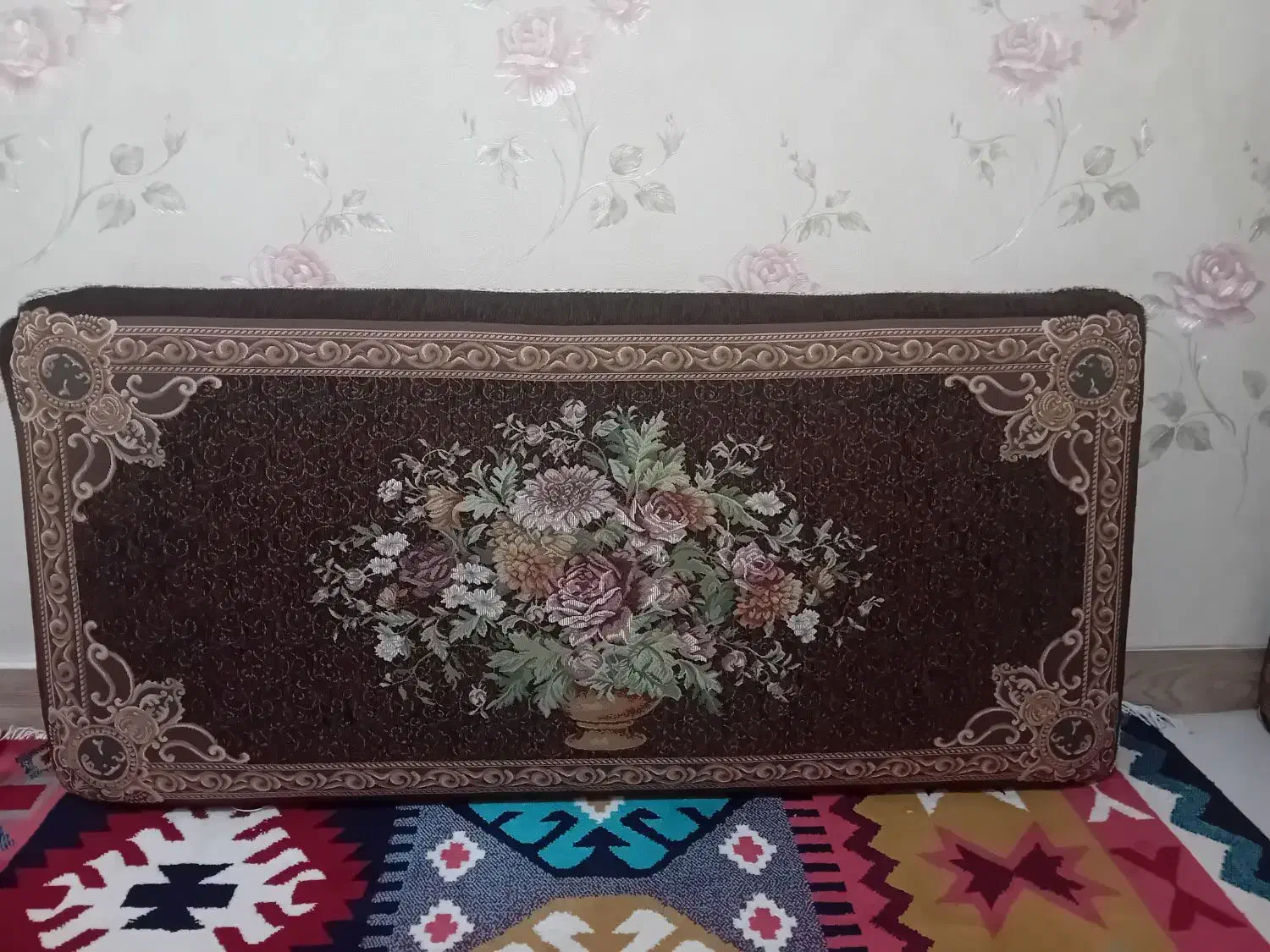 یک جفت پشتی نو و شیک|پشتی|بهارستان, |دیوار