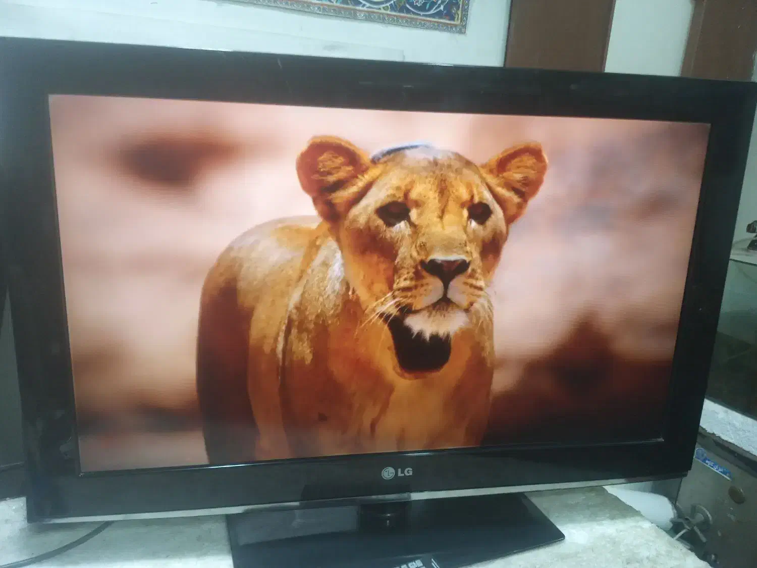 ال سی دی 32اینچ ال جی کاملا سالم|تلویزیون و پروژکتور|اراک, |دیوار