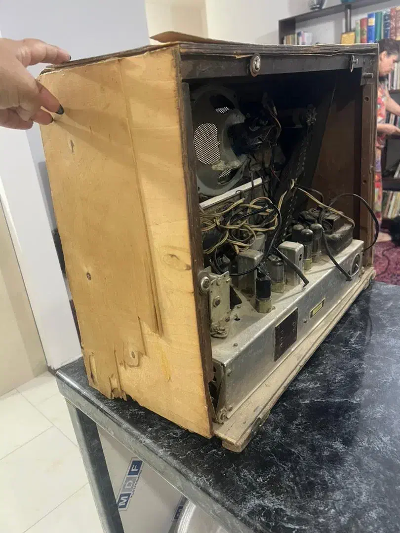 رادیو عتیقه بوش 80ساله|کلکسیون اشیاء عتیقه|پردیس, فاز ۱۱|دیوار