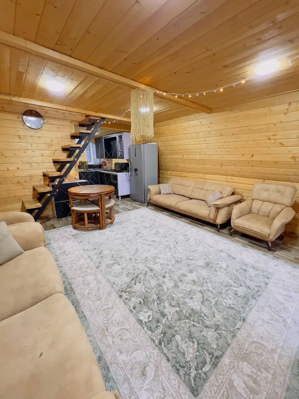 کلبه سوئیسی تک خواب|اجارهٔ کوتاهمدت ویلا و باغ|شفت, |دیوار