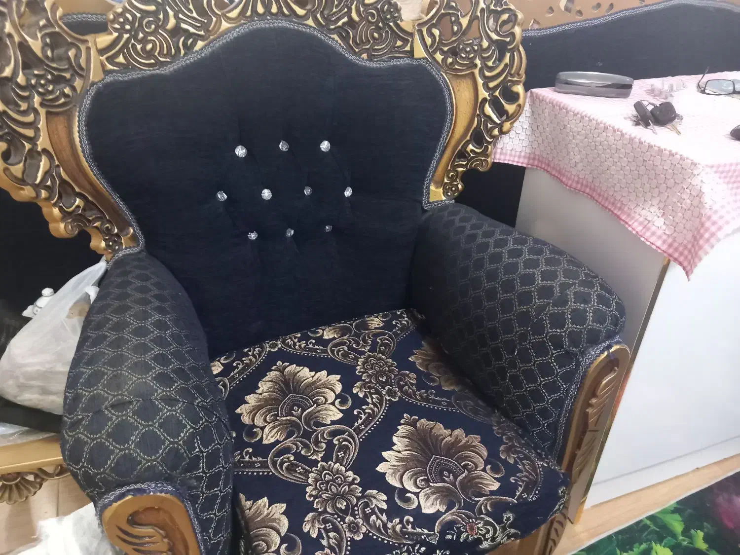 مبل پنج نفره سلطنتی به همراه 3 عدد میز عسلی|مبلمان خانگی و میز عسلی|لشت نشا, |دیوار