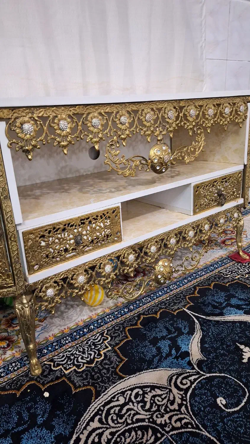 میز تی وی زیبا و سنگین برنز اصل|میز تلویزیون|بروجرد, |دیوار