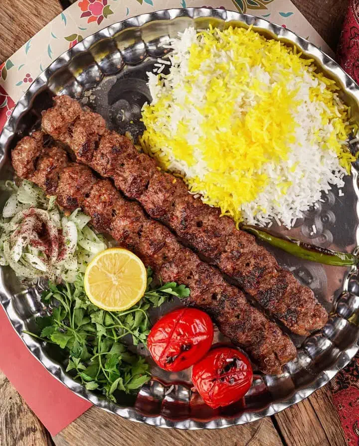 نیروی خانوم و آقا برای رستوران و پیک موتوری|استخدام خدمات فروشگاه و رستوران|صفادشت, |دیوار