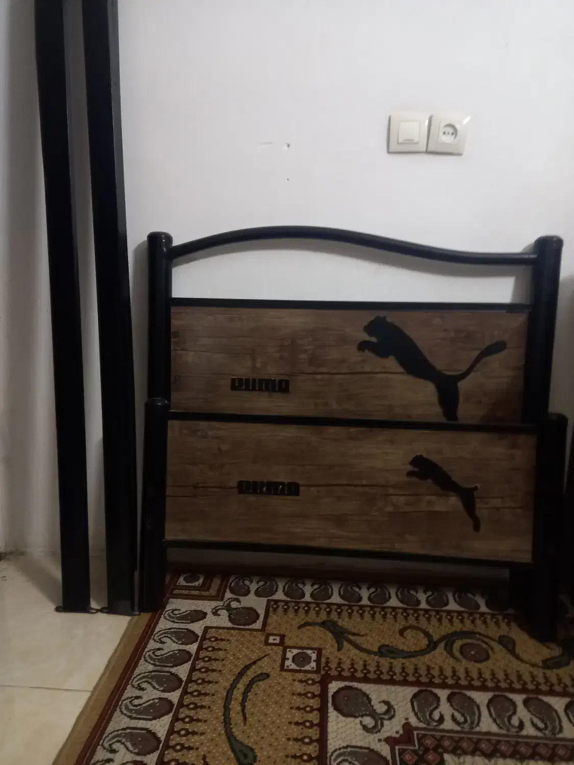 تخت یک نفره|تخت و صندلی بچه|شیراز, گلدشت معالی‌آباد|دیوار