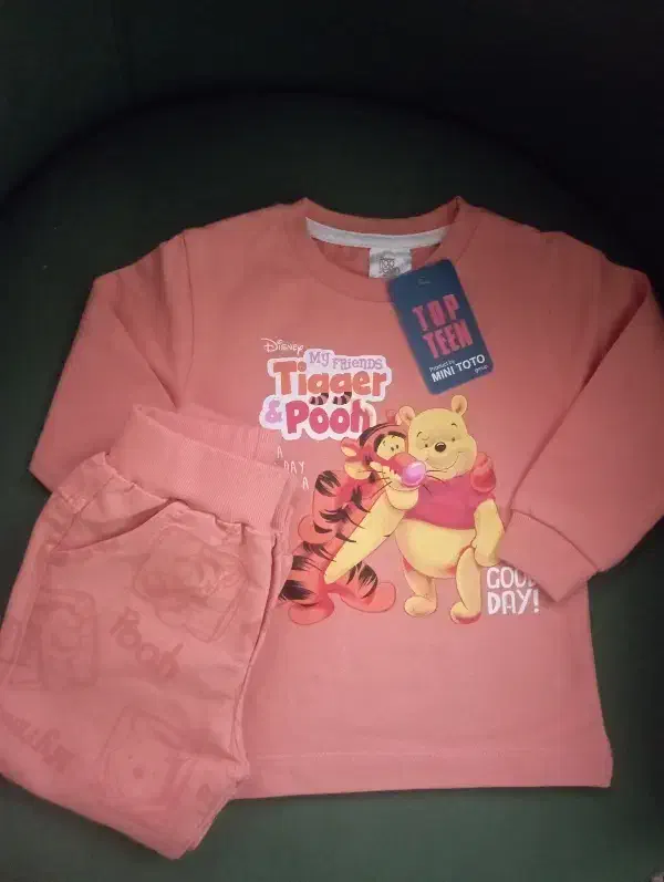 لباس بچه بلوز و شلوار خارجی نو نو حتی مناسب هدیه|کفش و لباس بچه|تهران, بهار|دیوار