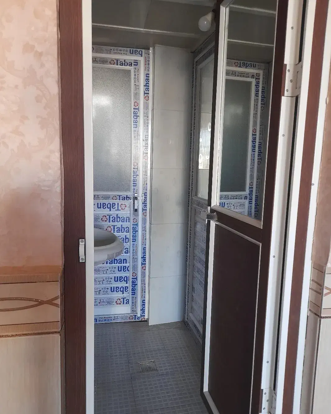 ساخت وتعمیرات انواع درب وپنجره تک جداره آلومینیوم|مصالح و تجهیزات ساختمان|سیرجان, |دیوار