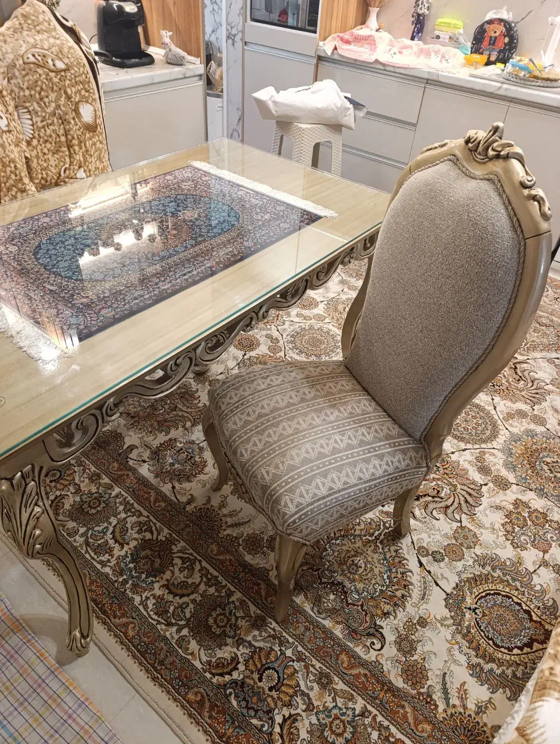 میز نهار خوری کلاسیک|میز و صندلی غذاخوری|قم, شاه سید علی|دیوار