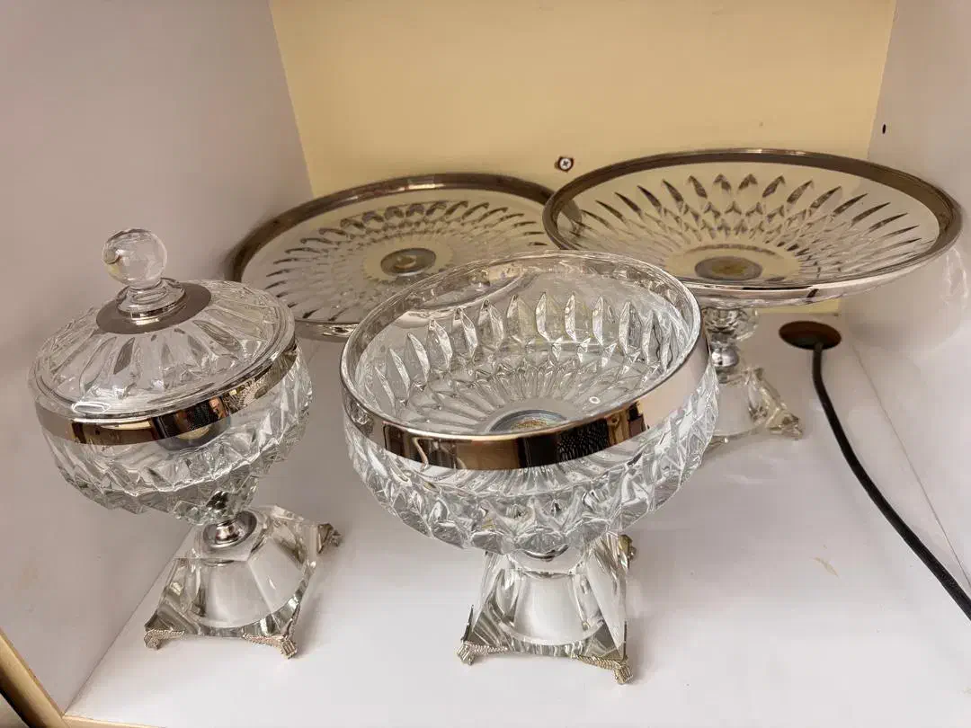 سرویس کریستال بوهمیا ۱۲نفره|ظروف سرو و پذیرایی|قرچک, میرزائی جنوبی|دیوار