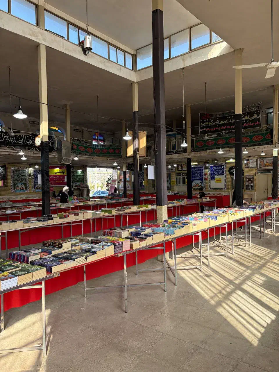 به یک خانم جهت همکاری در نمایشگاه کتاب|استخدام بازاریابی و فروش|فسا, |دیوار