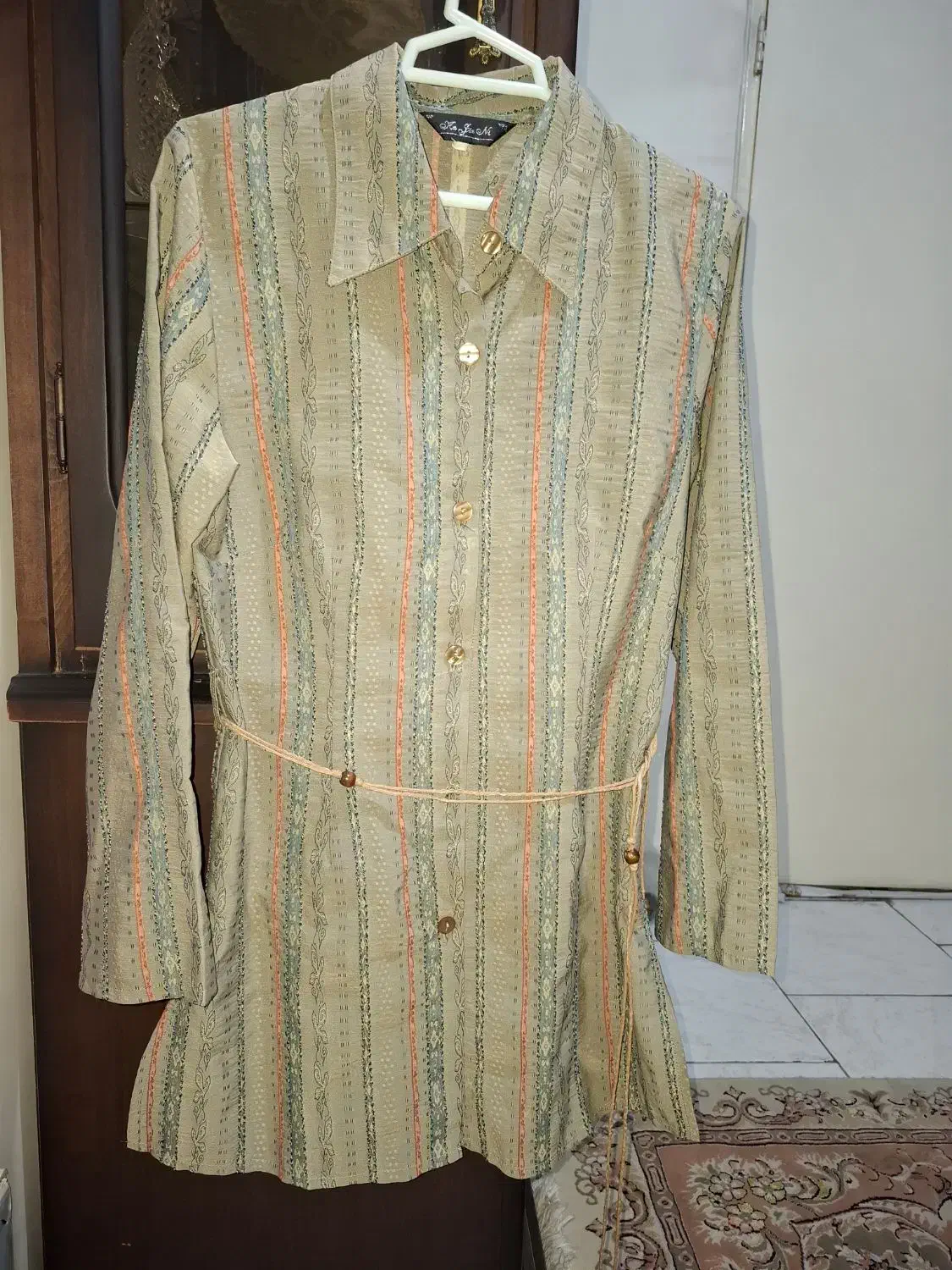 دو شومیز|لباس|تهران, دبستان|دیوار