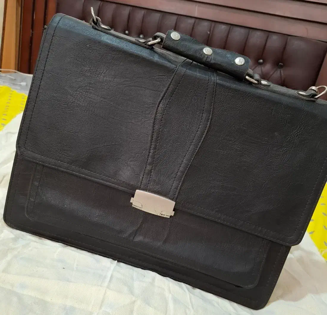 کیف دیپلمات قفل دار|کیف، کفش، کمربند|سمنان, |دیوار