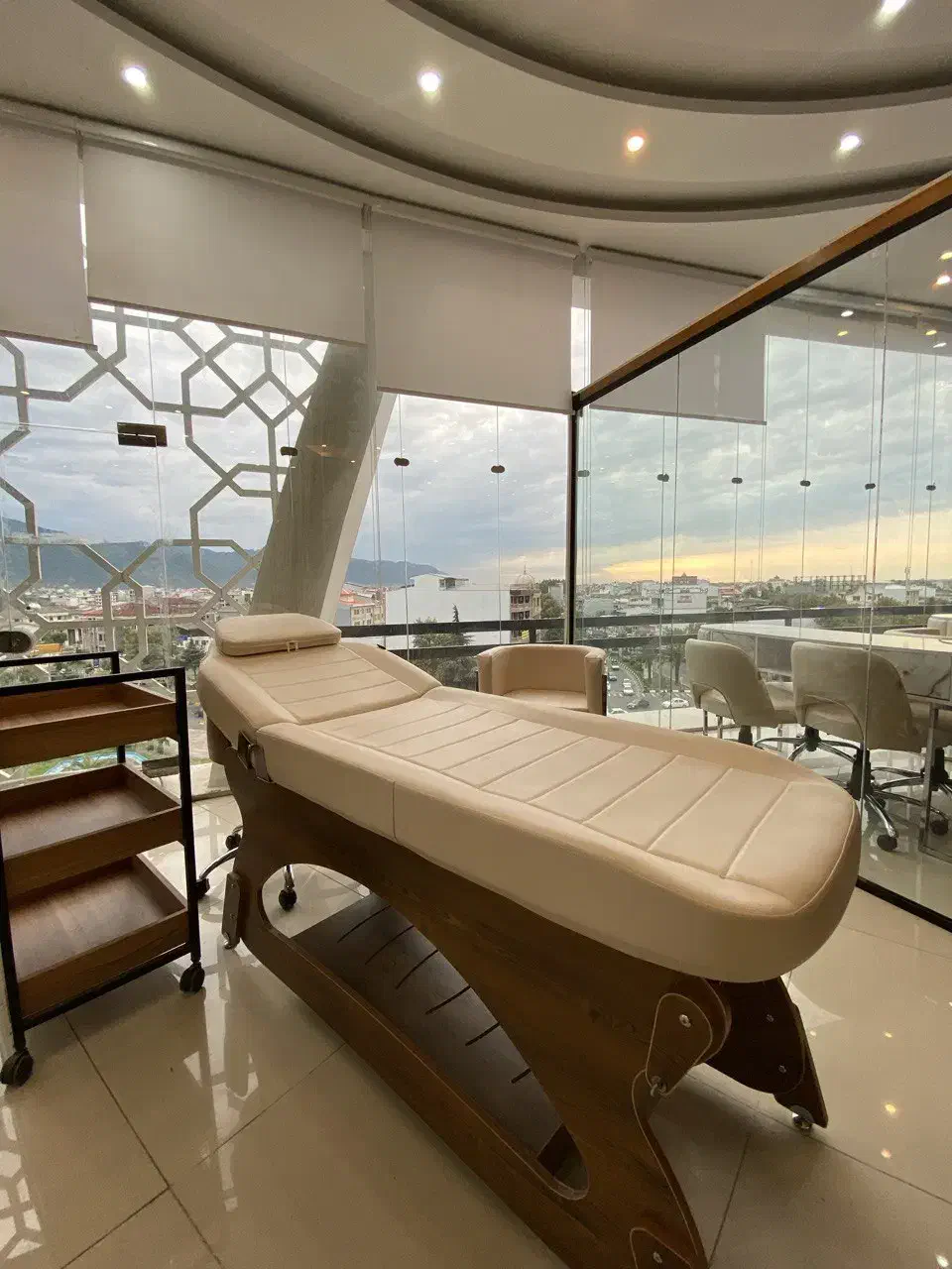 استخدام منشی- ادمین سالن زیبایی برج قوام لنگرود|استخدام اداری و مدیریت|لنگرود, |دیوار