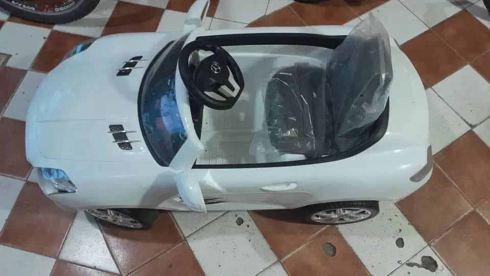 ماشین شارژی دو موتوره نو|اسباببازی|اسلامآباد غرب, |دیوار