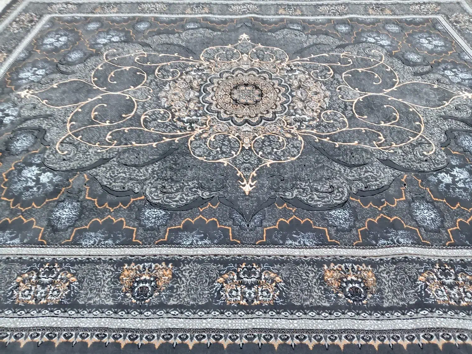 فرش طوسی جفت|فرش|مشهد, حرم مطهر رضوی|دیوار