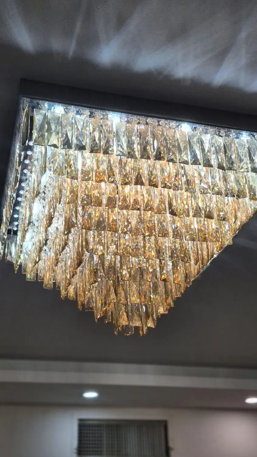 نگین منزل ، لوستر با کریستال چک در حد نو|لوستر و چراغ آویز|تهران, مجیدآباد|دیوار