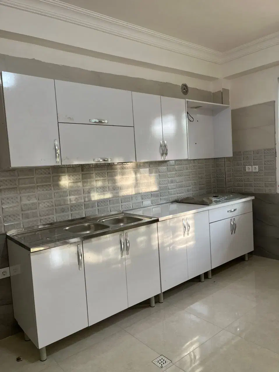 کابینت آماده رنگ بتن کد ۸۰۵۱haw|مصالح و تجهیزات ساختمان|رشت, پیرکلاچای|دیوار