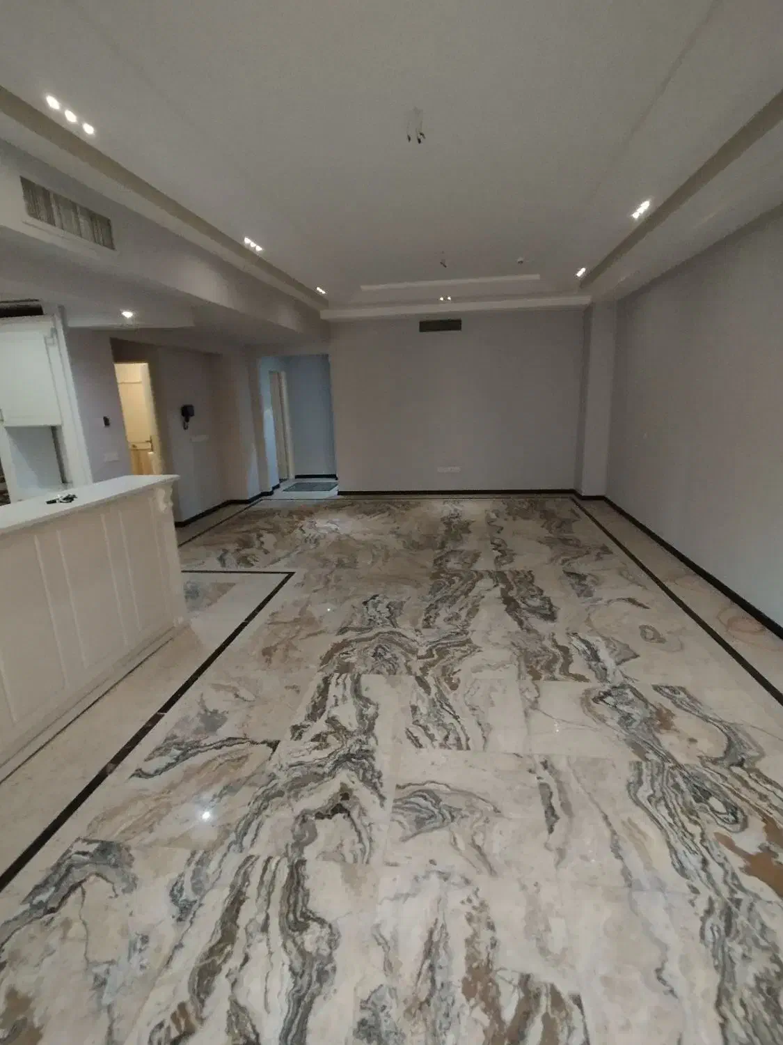 ۱۳۵متر فول چهارباغ شرقی تکواحدی ۴ ساله تخلیه