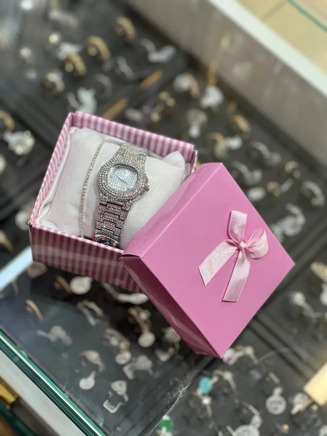 ساعت فول نگین|ساعت|خمینی‌شهر, |دیوار