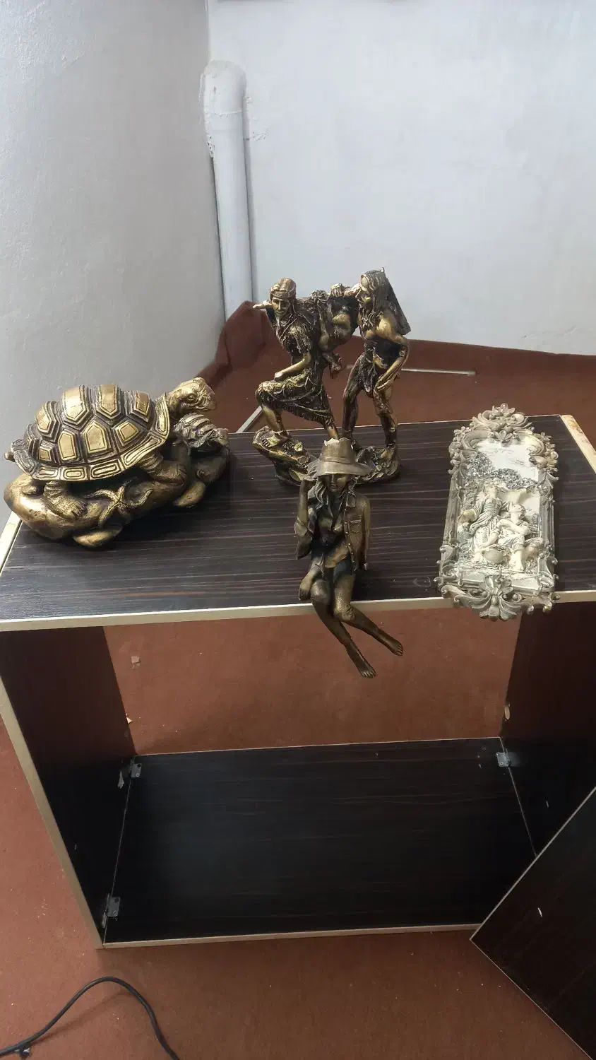 مجسمه|مجسمه، تندیس، ماکت|بروجرد, |دیوار