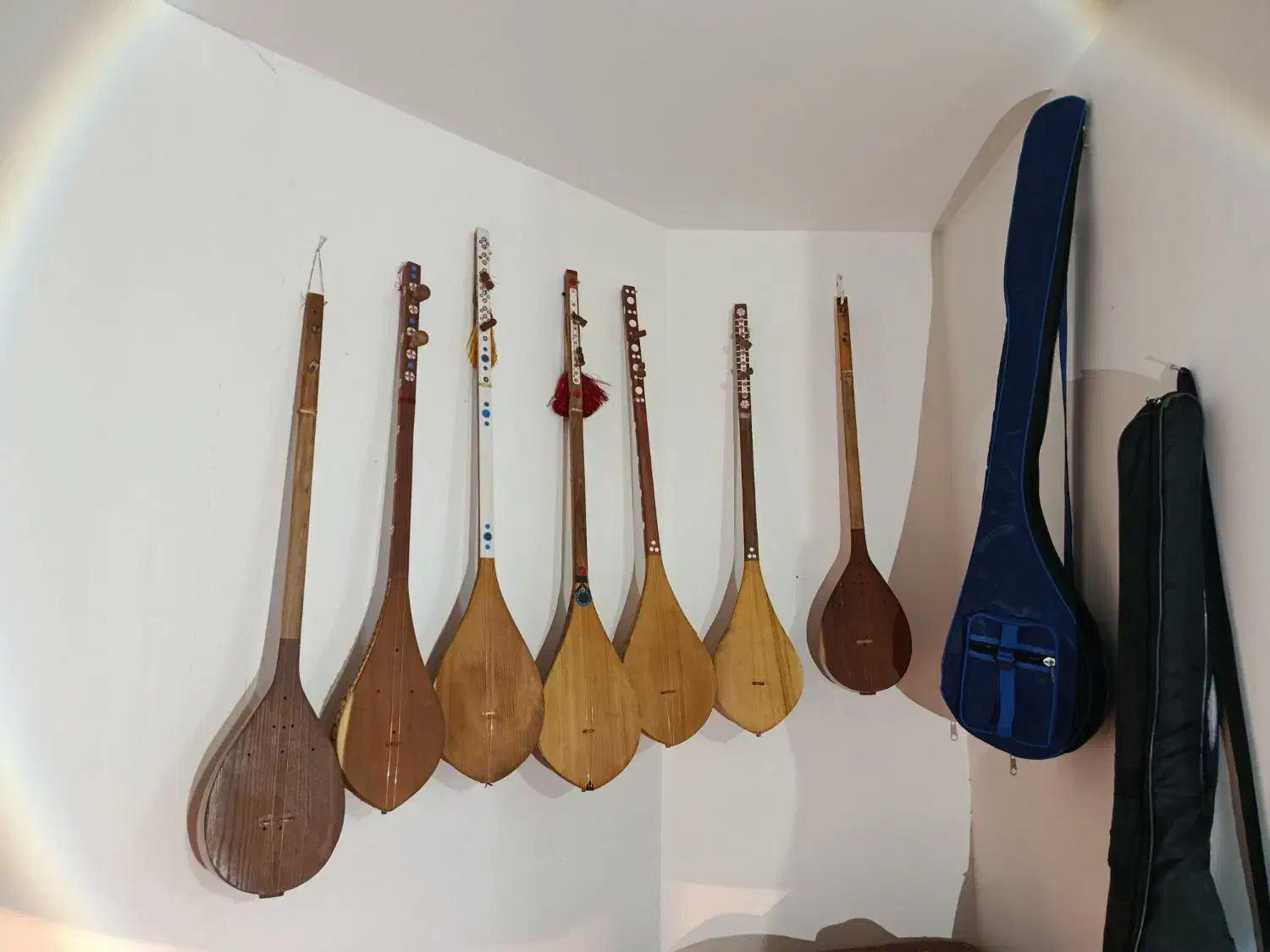 دمبوره وطنی|سازهای سنتی|جوادآباد, |دیوار