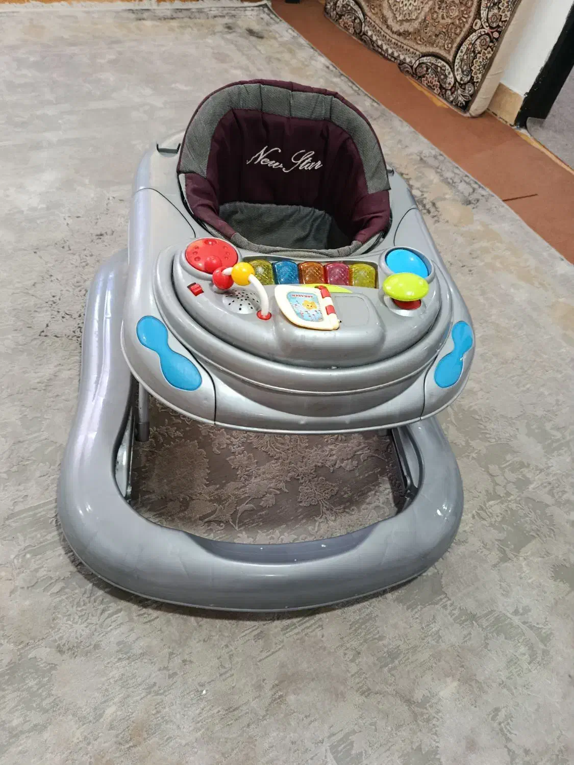 روروک|تخت و صندلی بچه|رشت, کوی امام رضا|دیوار