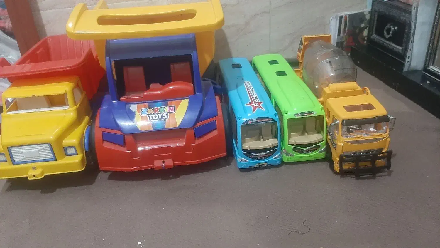 اسباب بازی ماشین|اسباب‌بازی بچه|باغستان, |دیوار