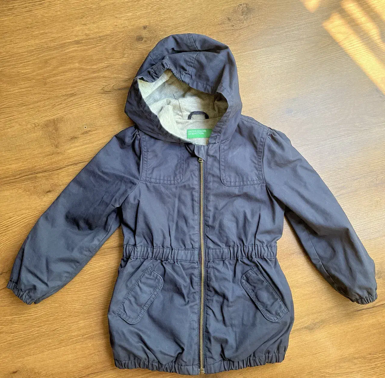 بارانی دخترانه برند بنتون در حد نو|کفش و لباس بچه|تهران, فرمانیه|دیوار