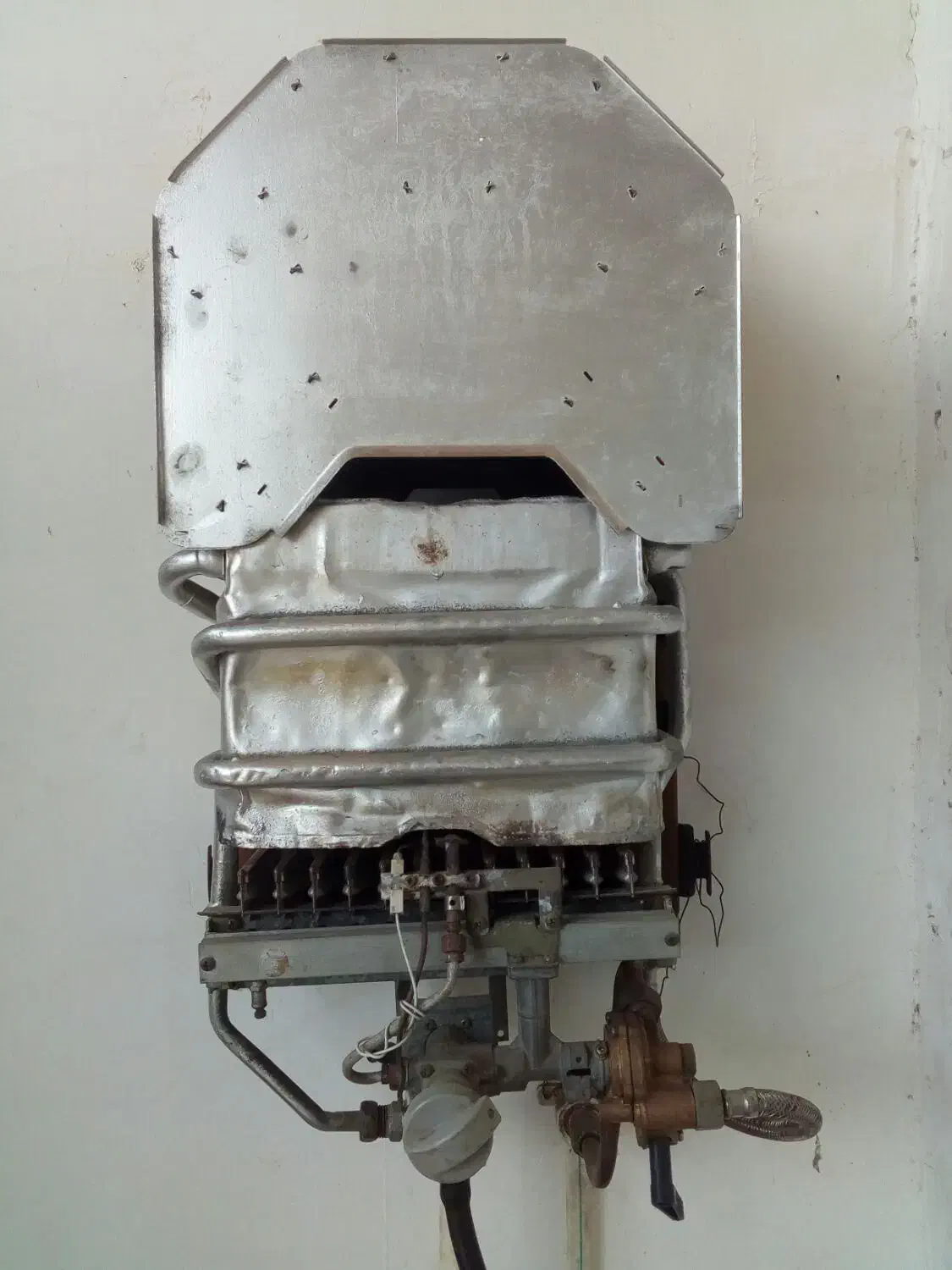 تعمیرات انواع ابگرمکن دیواری و بخاری|خدمات پیشه و مهارت|علی‌آباد کتول, |دیوار