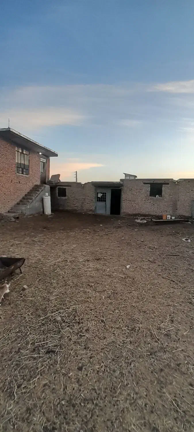 ساختمان و دامداری به متراژ نزدیک به هفتصد متر|فروش خانه و ویلا|نوشین شهر, |دیوار