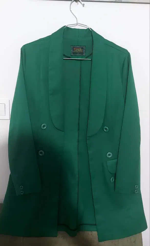 کت زنانه|لباس|اندیشه, اندیشه فاز ۱|دیوار