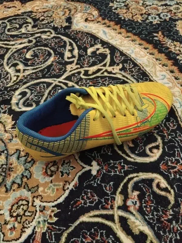 کفش اِستُک کفش چمنی یا میخی|تجهیزات ورزشی|شاهرود, |دیوار