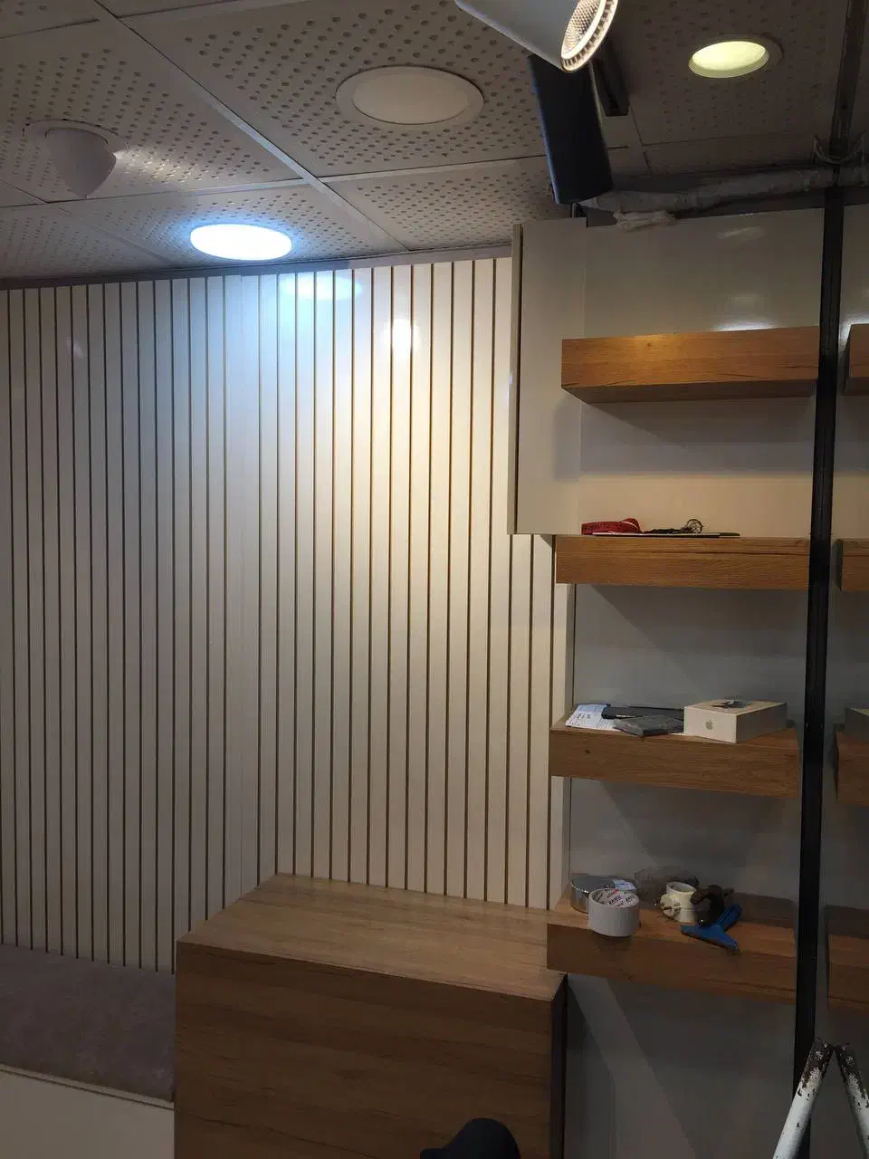 فروش دکور مغازه موبایل فروشی با بهترین کیفیت چوب|فروشگاه و مغازه|رشت, علی آباد|دیوار