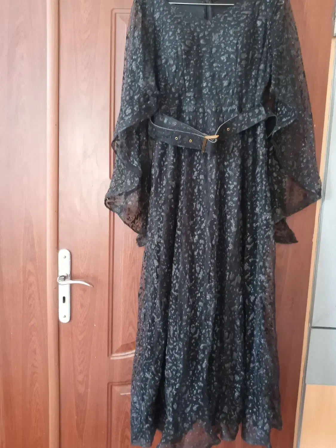 لباس مجلسی|لباس|سرایان, |دیوار