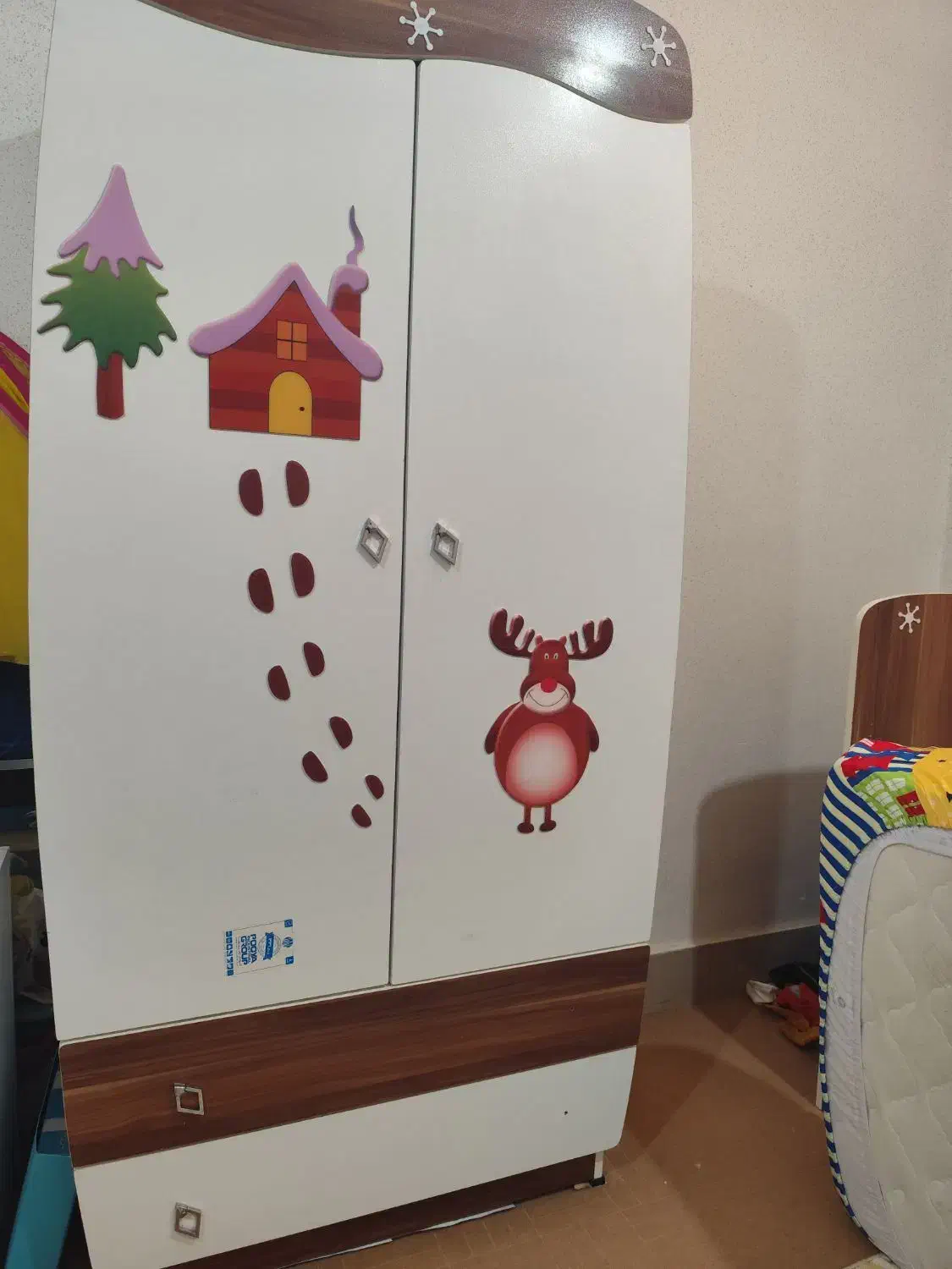 کمد دراور ویترین|تخت و سرویس خواب|شاهینشهر, شهرک میلاد|دیوار