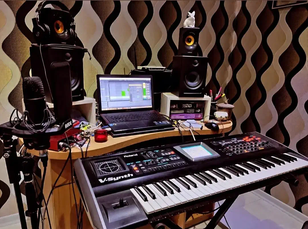 فروش سینتی سایزر roland v-synth در حد نو|پیانو، کیبورد، آکاردئون|مشهد, شهید فرامرز عباسی|دیوار