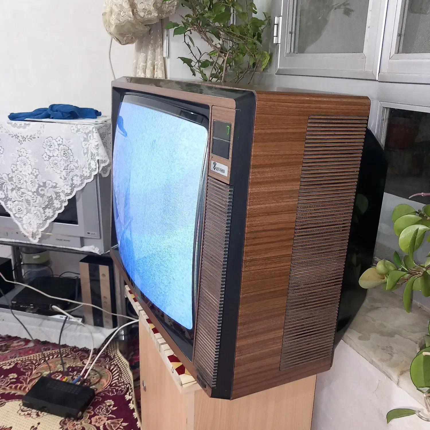 تلوزیون چوبی 29اینچ عتیقه فروشی|کلکسیون اشیاء عتیقه|آذرشهر, |دیوار