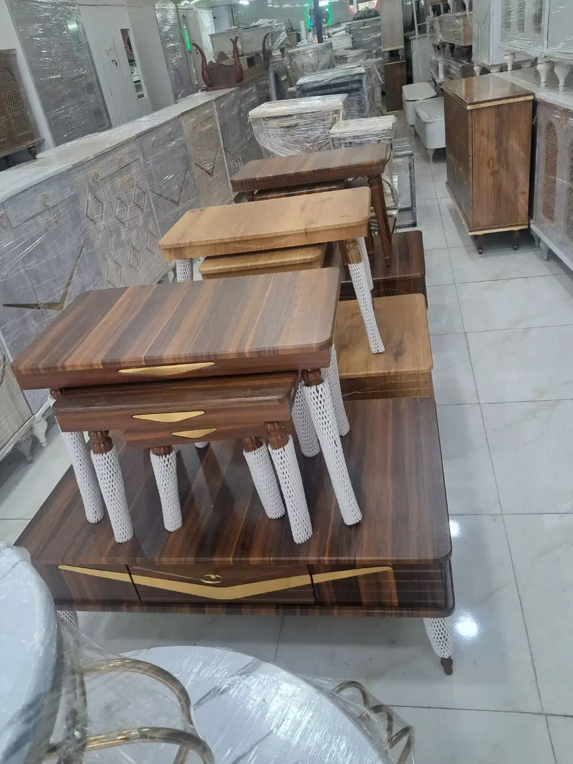 جلومبلی و عسلی فلزی وکیوم شیک با گارانتی|مبلمان خانگی و میز عسلی|ملایر, |دیوار