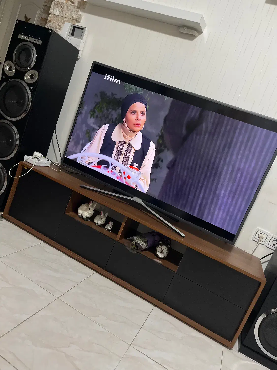 میز تلویزیون|میز تلویزیون|فردیس, نگارستان|دیوار