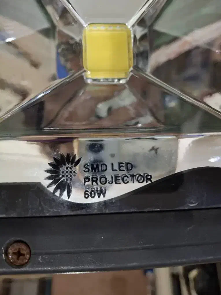 پروژکتور ال ایی دی ۶۰ وات|لامپ و چراغ|هشتگرد, شهرک ولیعصر (مصلی)|دیوار