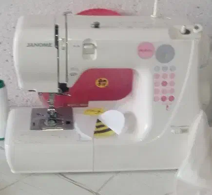 چرخ ژانومه در حدنو|چرخ خیاطی و ریسندگی|خرمآباد, |دیوار