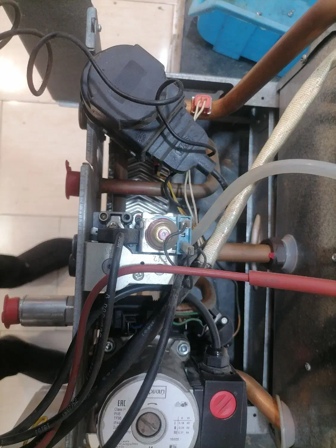 نصب و تعمیرات انواع پکیج. انواع کولر. سرویس|خدمات پیشه و مهارت|رشت, چمارسرا|دیوار