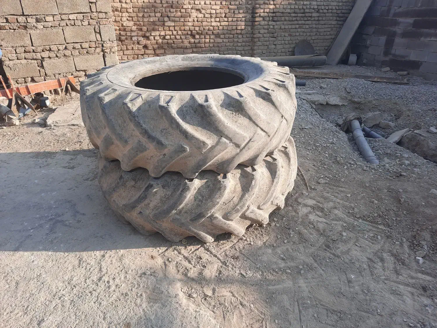 لاستیک عقب تراکتور ۲۸۵|قطعات یدکی و لوازم جانبی|دورود, |دیوار