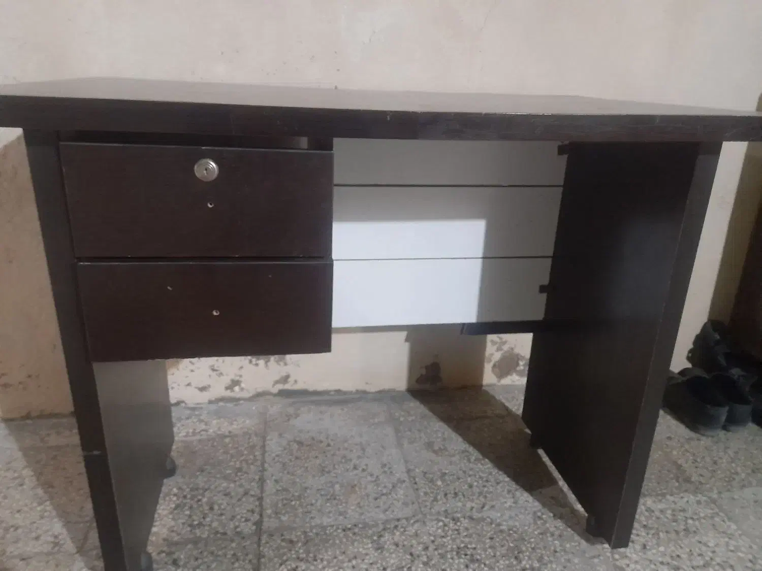 میز|میز تحریر و کامپیوتر|ریگ, |دیوار