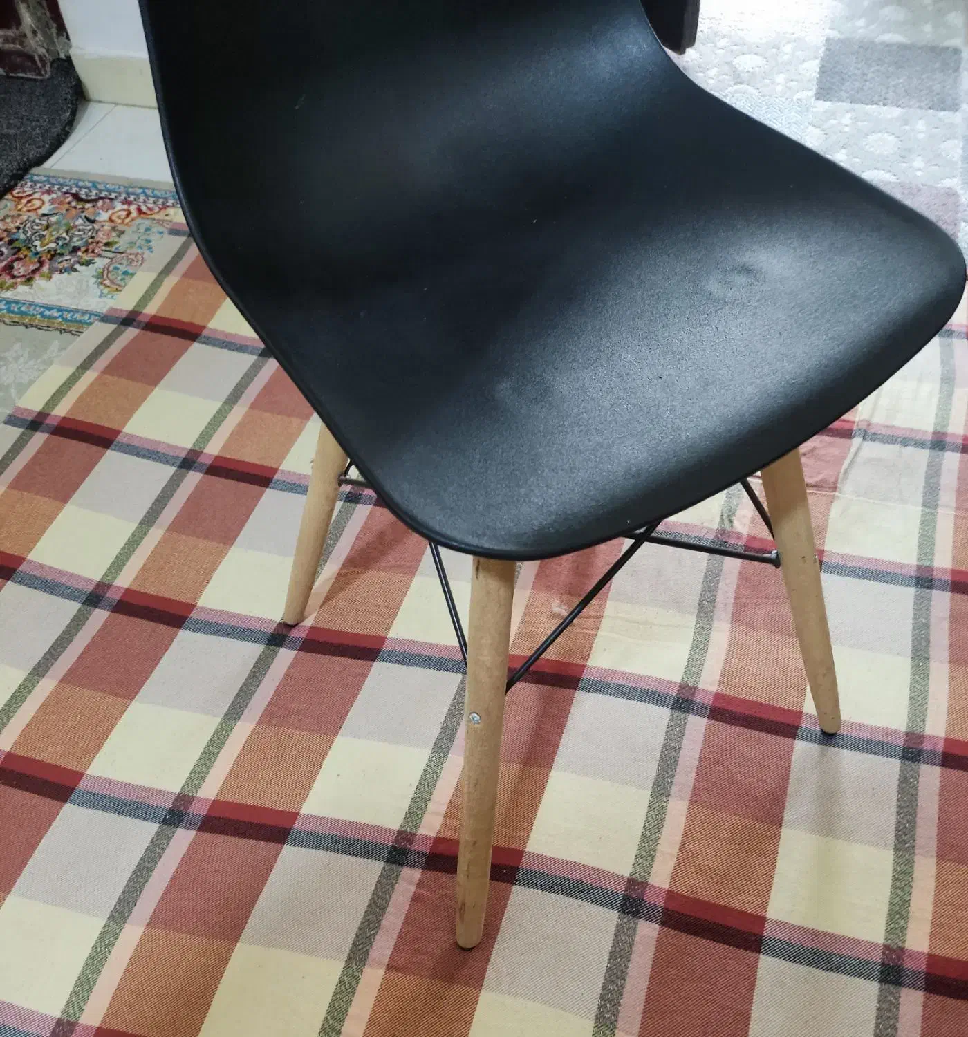 صندلی رنگ مشکی در حد نو 2 عدد|صندلی و نیمکت|رشت, حمیدیان|دیوار