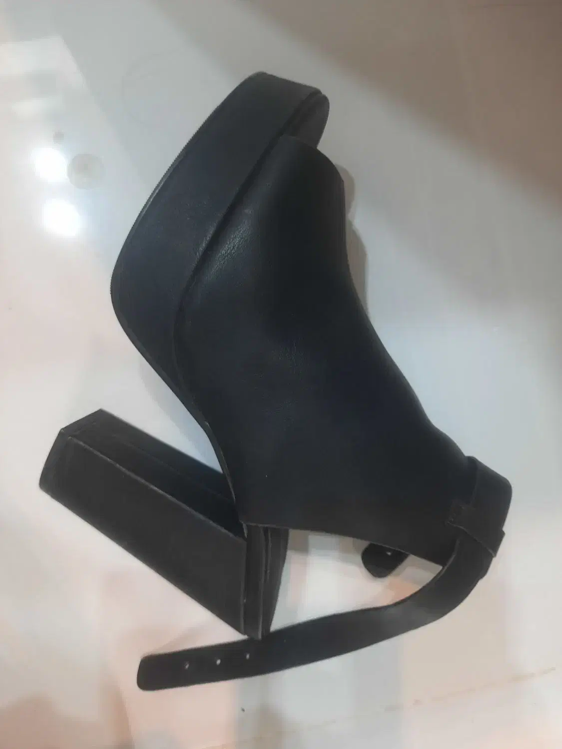 فروش کفشهابدلیل مهاجرت قیمت از۱۹۰ تا۴۹۰|کیف، کفش، کمربند|کازرون, |دیوار